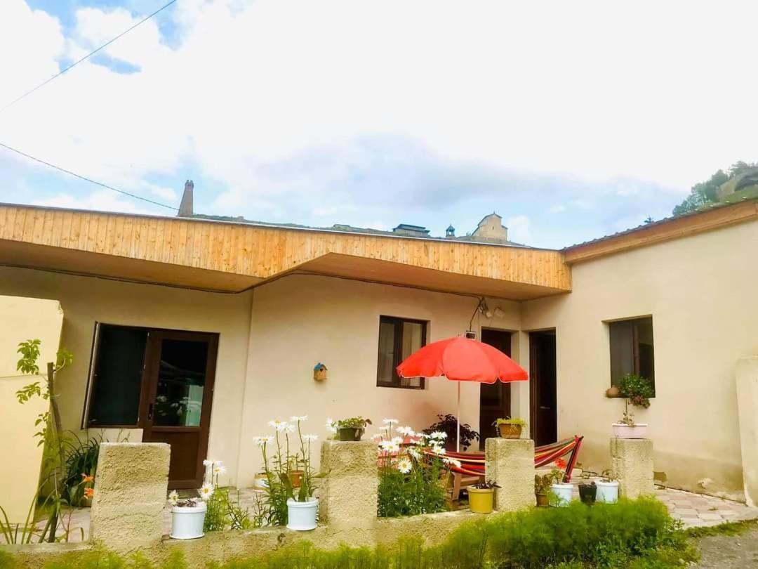 Guesthouse And Cottage Nicolo Kazbegi Ngoại thất bức ảnh