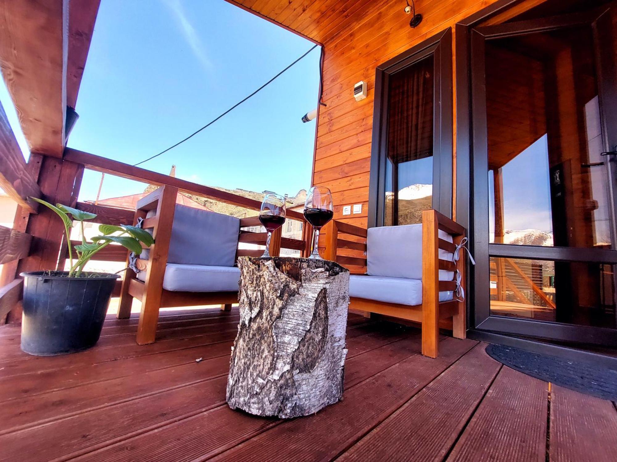 Guesthouse And Cottage Nicolo Kazbegi Ngoại thất bức ảnh