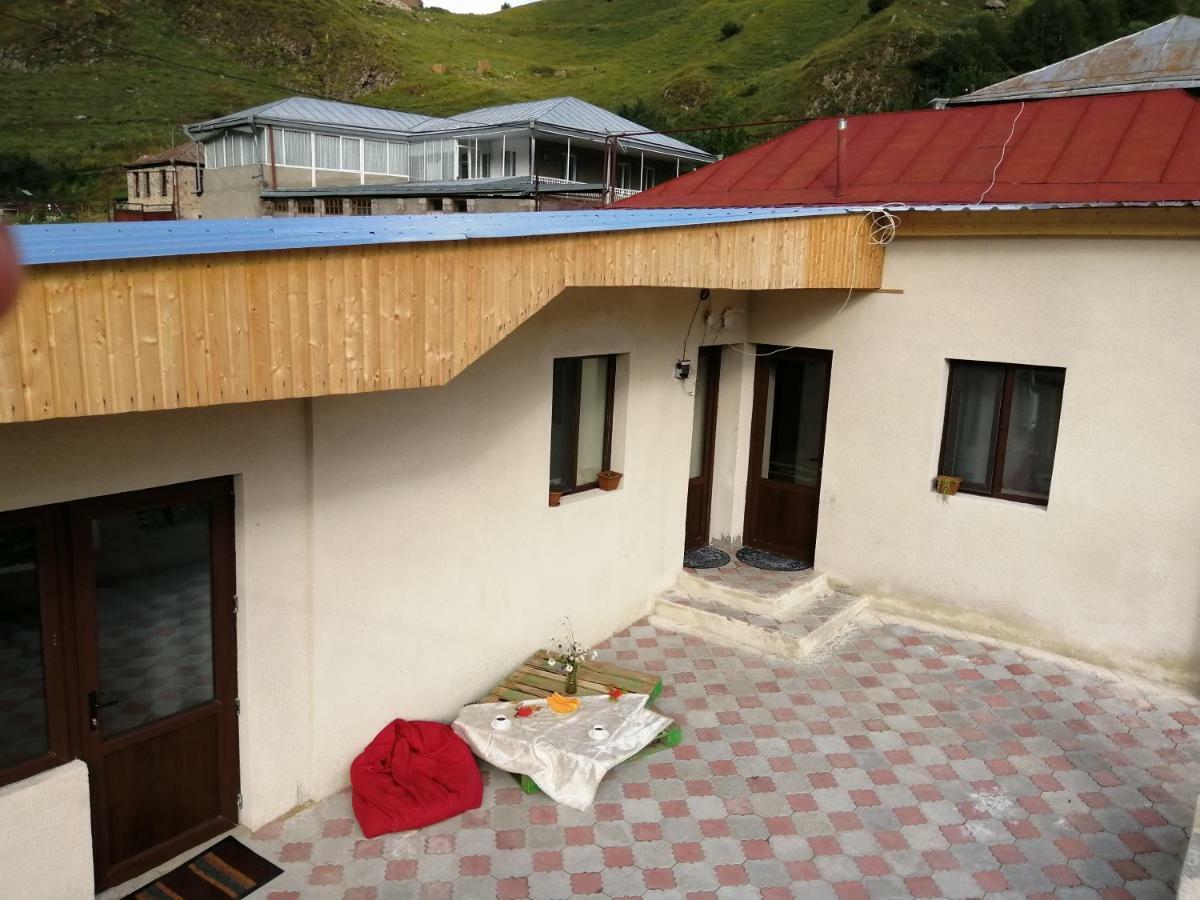 Guesthouse And Cottage Nicolo Kazbegi Ngoại thất bức ảnh
